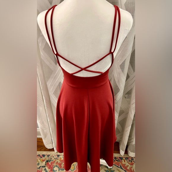 Burgundy Windsor Cocktail Dress - Picture 3 of 10